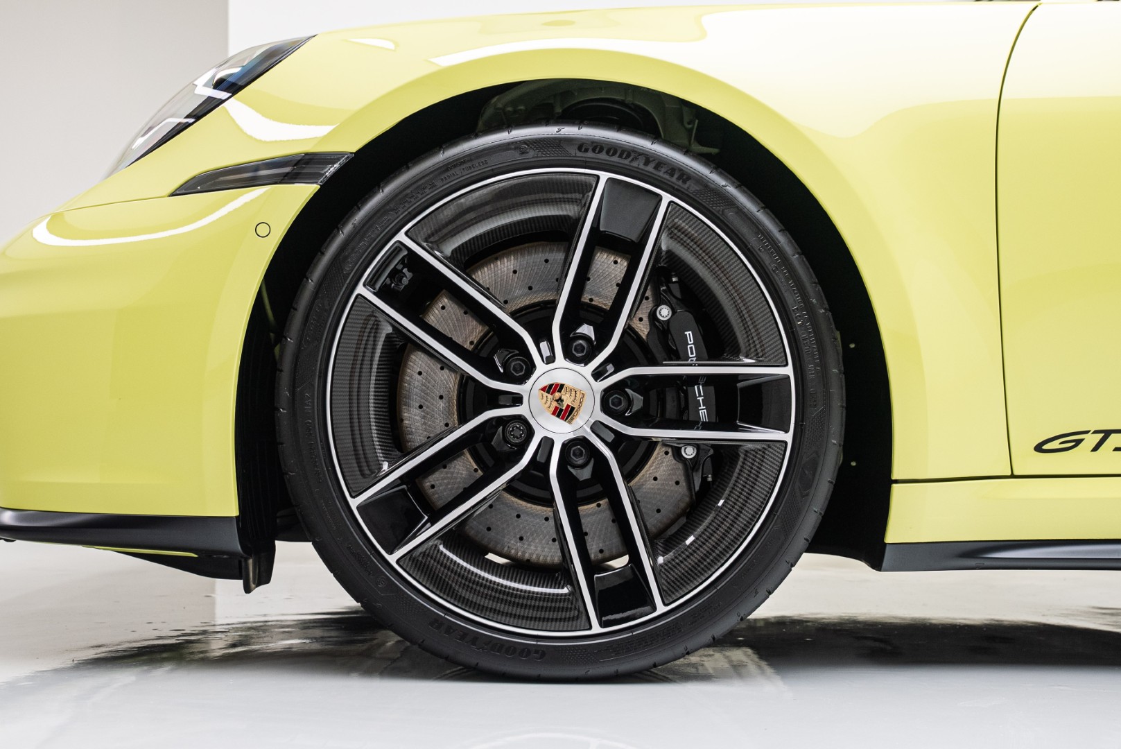 2025 PORSCHE 911 CARRERA GTS CABRIO | MAIN DEALER WARRANTY | CARBON EXTERIOR